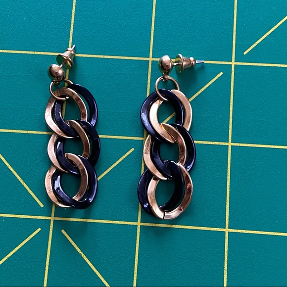 Vintage Black & Gold Interlocking Earrings - Picture 2 of 2